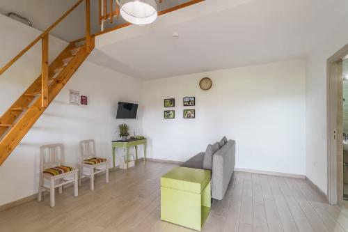 a living room with a couch and a table at Casa das Pipas Palmela #2 in Pinhal Novo