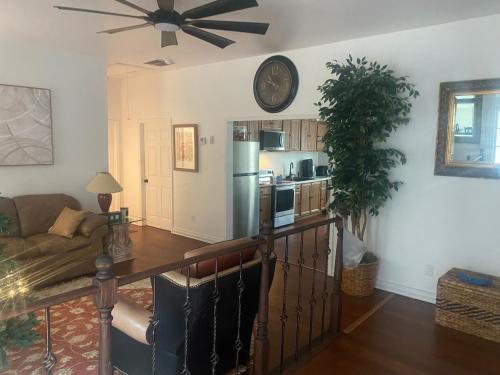 Η κουζίνα ή μικρή κουζίνα στο Peaceful Cabin home