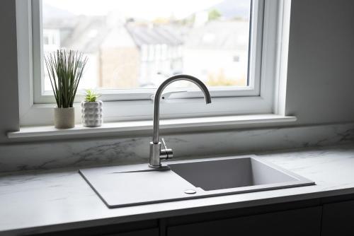 a kitchen sink in front of a window at Skiddaw Heights in Keswick