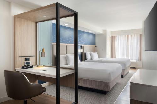 Postel nebo postele na pokoji v ubytování Springhill Suites by Marriott State College