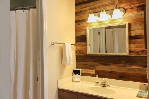 a bathroom with a sink and a mirror at Royal Villa in Sunset Beach