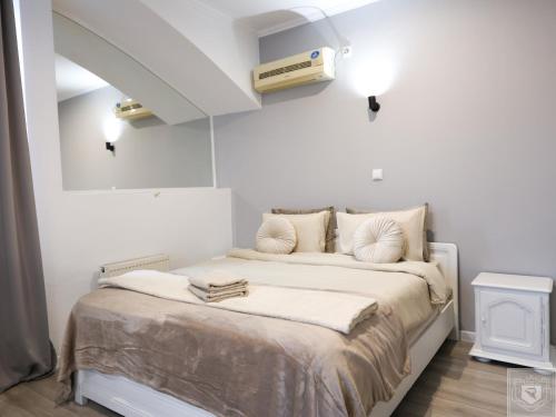 Renthouse ApartHotel Room #10