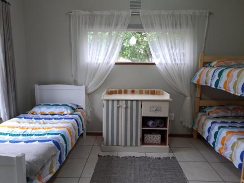 Ένα ή περισσότερα κρεβάτια σε δωμάτιο στο Family-Friendly House in George