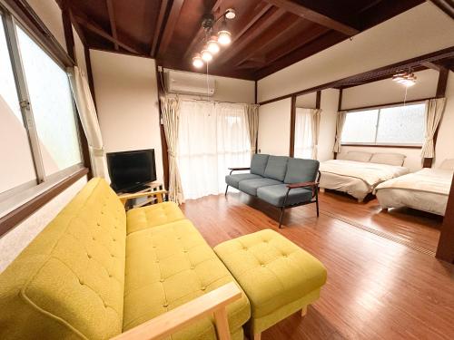 Χώρος καθιστικού στο まるとくハウス霧島