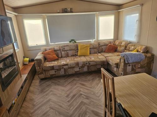 Et opholdsområde på Seaside Escape at Nab Tower Lane