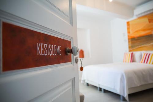 Ένα ή περισσότερα κρεβάτια σε δωμάτιο στο Esinti Hotel