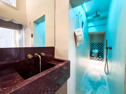 Ένα μπάνιο στο Casa Cesira, antica dimora con cucina professionale - Marea Stays Collection