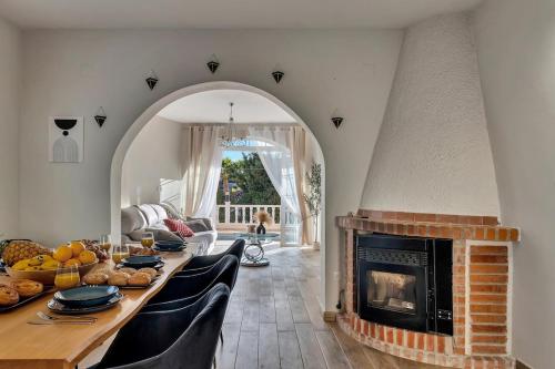 Villa 200m from the beach, jacuzzi, swimming pool, BBQ