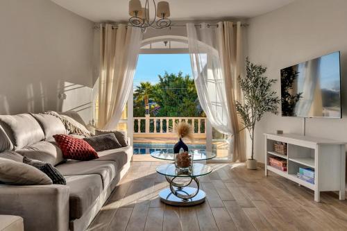 Villa 200m from the beach, jacuzzi, swimming pool, BBQ