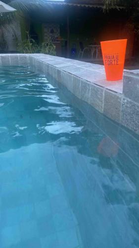 Πισίνα στο ή κοντά στο Casa espaçosa e aconchegante em Itacimirim