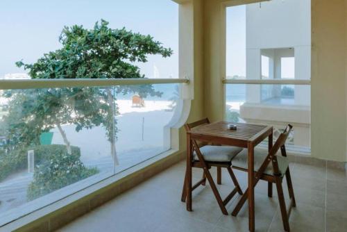 Elegant 1BR beach access with Ocean Views, Palm