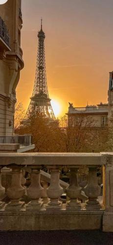 Chambre au pied de la Tour Eiffel