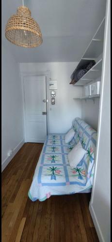 Chambre au pied de la Tour Eiffel