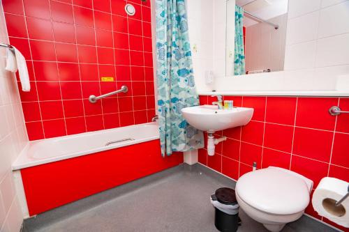 Ванная комната в Budget En-suite Room in Coventry City Centre