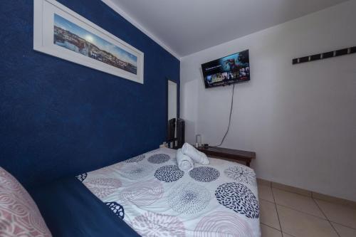 TV a/nebo společenská místnost v ubytování Casa Hidalgo By Mi Querido Coyoacán