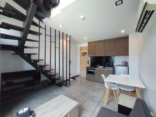 Η κουζίνα ή μικρή κουζίνα στο 靠近naiharn beach , utopia residence pool view,A208