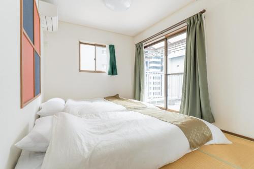 Ένα ή περισσότερα κρεβάτια σε δωμάτιο στο 豪华家庭套房5F大阪城徒歩可能 谷町四丁目駅徒歩1分 Tanimachi 5F