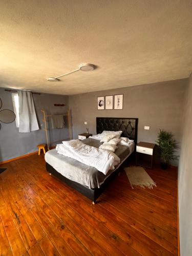 Postel nebo postele na pokoji v ubytování Urqu mayu