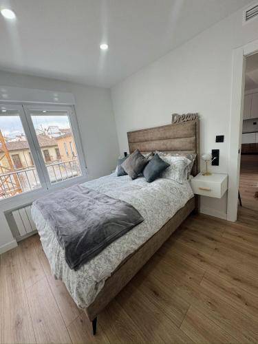 Ένα ή περισσότερα κρεβάτια σε δωμάτιο στο Luxury Apartment Center Granada, Parking Free