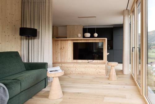 Posezení v ubytování Lärchenlodge SkySpa and Rooftop Pool inklusive Stubai SuperCard