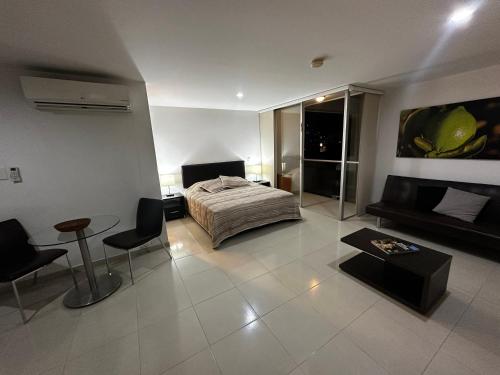 Кровать или кровати в номере Apartaestudio en Bucaramanga