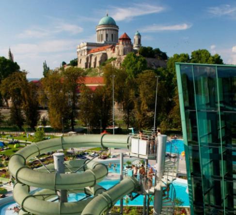 Bazén v ubytování The Loft Esztergom nebo v jeho okolí