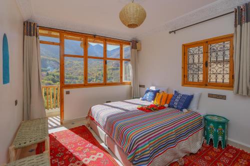 Giường trong phòng chung tại Atlas Walnut Hotel