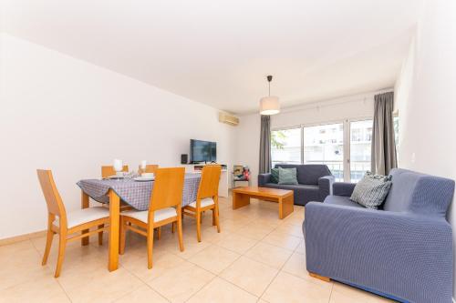 Beachside Bliss 5 mins Beach & Waterfront - Pool - Wi-Fi - Smart TV