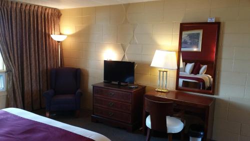 TV a/nebo společenská místnost v ubytování Riverview Motel