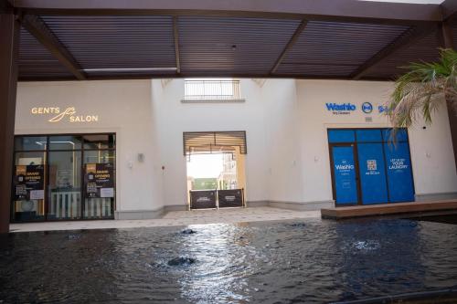 Φωτογραφία από το άλμπουμ του 1BR Yas Golf Collection, short walk to Water Park σε Yas Island