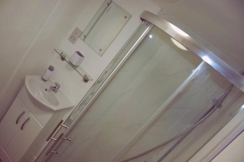 Koupelna v ubytování Calm 1-Bedroom Apartment