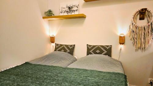 Riverfront Aurora Chalet客房内的一张或多张床位