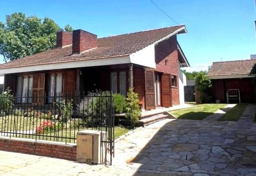 Το κτήριο όπου στεγάζεται  η παραθεριστική κατοικία