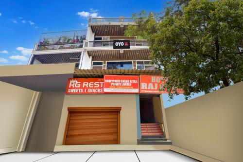 Tòa nhà nơi khách sạn tọa lạc