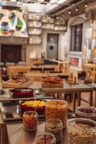 Comida en o cerca de este hotel