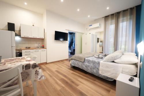 A kitchen or kitchenette at Altopiano Rooms Suite