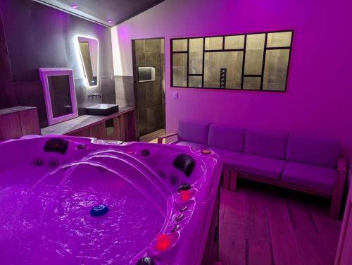 Foto dalla galleria di Gite de campagne avec SPA privatif a Saint-Sauvant