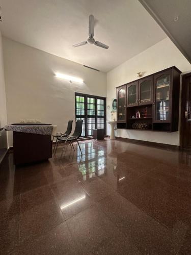 Posezení v ubytování Amrutham Homestay