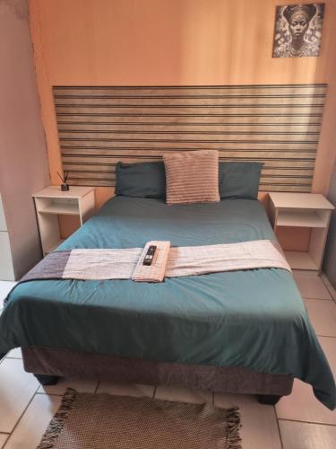 Ένα ή περισσότερα κρεβάτια σε δωμάτιο στο Phadimane guest house