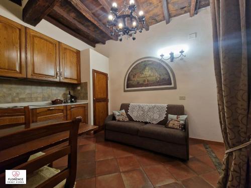 Florentine Apt Pontevecchio by Florence Sweet Homes