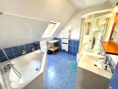 Ένα μπάνιο στο Maison familiale, Locronan centre à 5 min