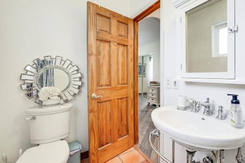 Ένα μπάνιο στο 3 Mi to Dtwn Pahrump Romantic Desert Oasis