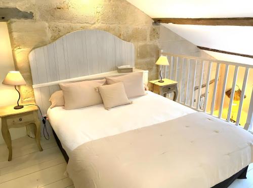 Ένα ή περισσότερα κρεβάτια σε δωμάτιο στο Gîte De Charme Le Cocon