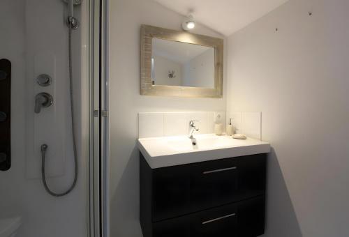 Ένα μπάνιο στο Gîte De Charme Le Cocon