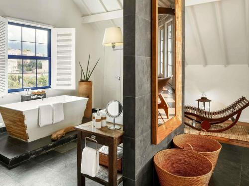 O zonă de relaxare la Santa Teresa Hotel Rio de Janeiro - MGallery Collection