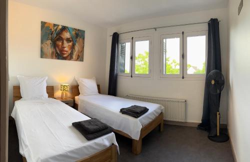 Postel nebo postele na pokoji v ubytování Cedar house