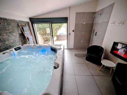 Maison avec piscine, jacuzzi et sauna privatifs - Mas de Nebbas photo 3
