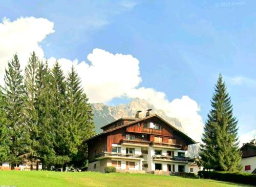 Το κτήριο όπου στεγάζεται  το διαμέρισμα