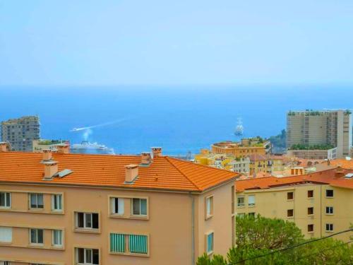 un grupo de edificios con techos naranjas en una ciudad en Le Cocon - 5 min to Monaco - Ideal couple or business - Free private parking - Near events - Terrace and balcony - Premium services, en Fontvieille