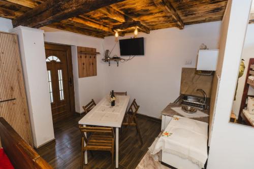 Η κουζίνα ή μικρή κουζίνα στο Salaṣ̌Trikić 2